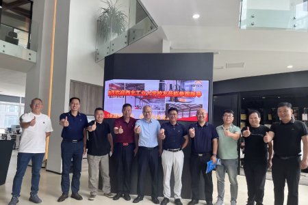 西北工業(yè)大學校友企業(yè)家代表來司參觀